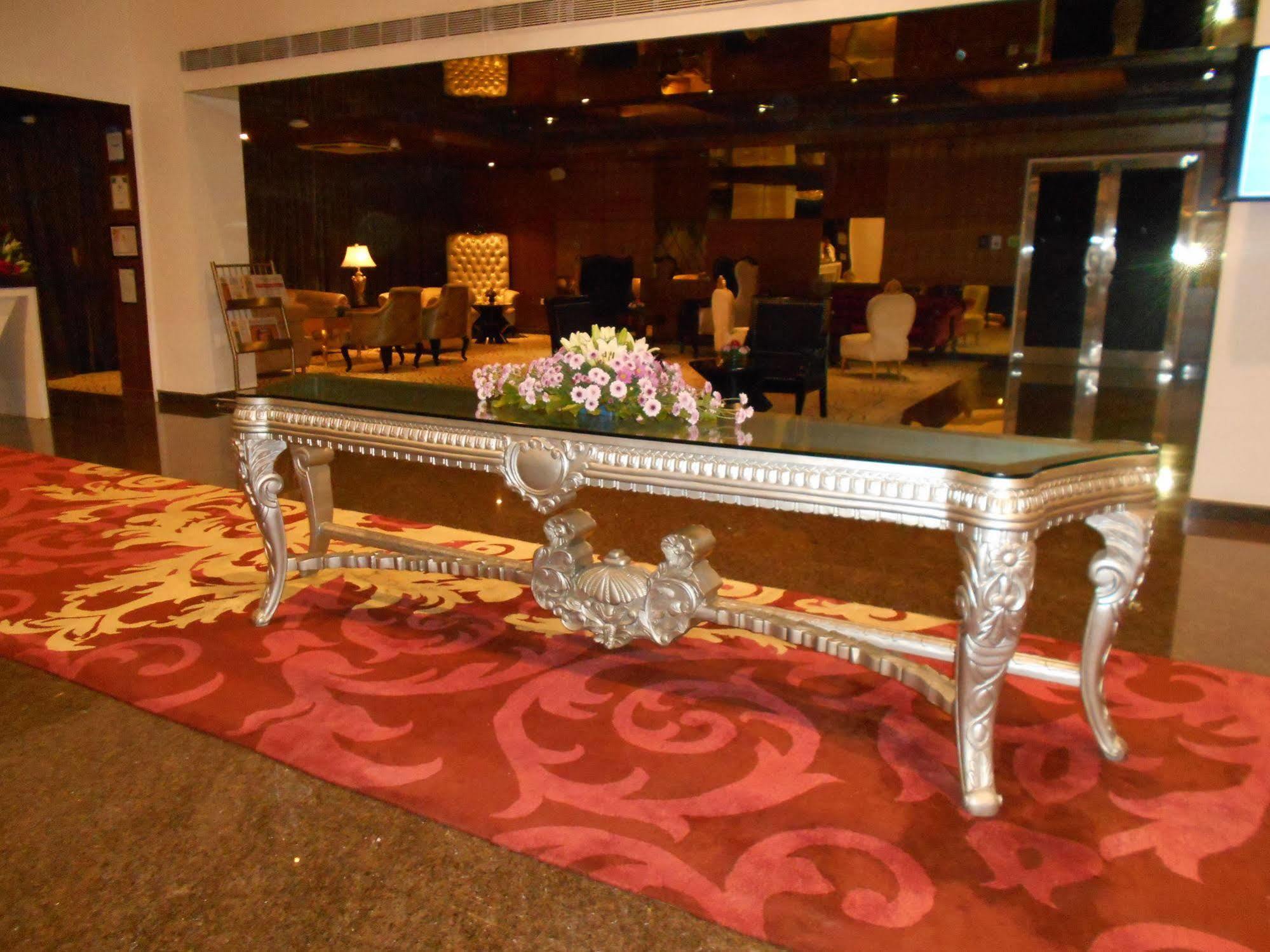 La Marvella, Bengaluru Hotel Luaran gambar